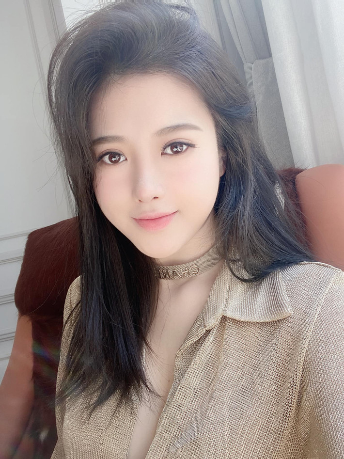 Em gái Huyền Baby đúng chuẩn hình mẫu trong mơ của nhiều chàng trai vì sở hữu hình tượng vô cùng hoàn hảo.