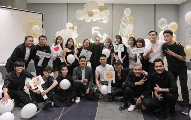 Sự xuất hiện của Hải Tú khi cô nàng có mặt trong bức ảnh kỉ niệm 5 năm thành lập công ty quản lý được up trên trang M-TP Entertainment. Hải Tú vẫn giữ được vẻ ngoài rạng rỡ, tươi tắn, ngoại hình không quá khác biệt.