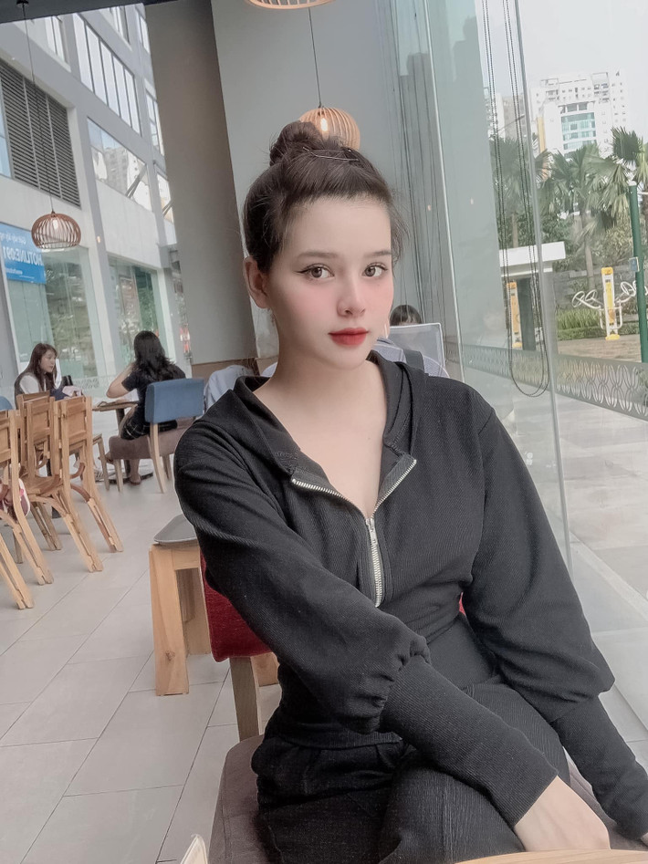 Hiện tại Phương Hoa lại nhận được rất nhiều sự ngưỡng mộ của mọi người về hành trình "lột xác" thành công của mình.