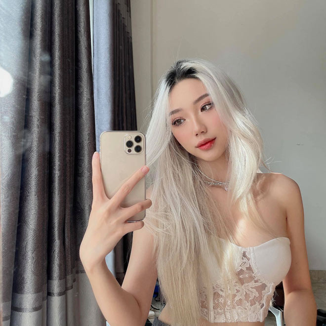 Từng xấu hổ trước những lời trêu chọc của bạn bè, giờ đây, Đan Anh rất tự tin vào ngoại hình của mình. Ở tuổi 21, cô nàng biết cách ăn mặc, trang điểm, chăm sóc bản thân nên ngày càng xinh đẹp và gợi cảm.