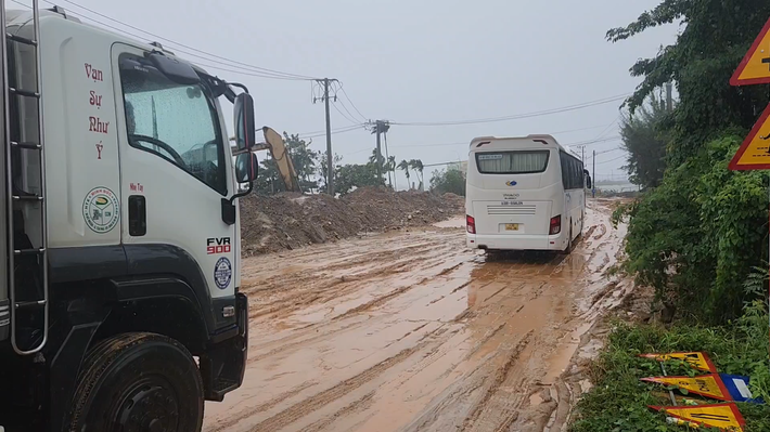 Đây là được xem là tuyến đường gần nhất để người dân và du khách từ thị xã Điện Bàn xuống Hội An, nên lượng xe lưu thông rất lớn.