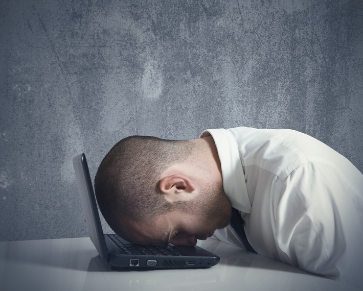 Stress dễ khiến bạn bị đau bụng, đau đầu, đau lưng và mất ngủ.