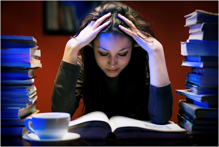 Theo nghiên cứu của Đại học Pennsylvania, dường như stress là nguyên nhân khiến phụ nữ trở nên thèm socola hơn.Và biểu hiện rõ rệt nhất là bạn dễ bị sâu răng.