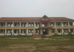 Trường THCS Kỳ Thịnh, Hà Tĩnh đang trong quá trình hoàn thành thì bị bỏ hoang. Chỉ tính riêng chi phí xây dựng 10 phòng học và tường bao đã hết 5,6 tỷ đồng.