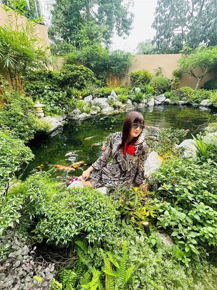 Nhiều năm hôn nhân, Hiền Mai từng không ít lần bị gắn mác "vợ đại gia". Cô từng lên tiếng khẳng định bản thân cũng có sự nghiệp riêng, kinh tế vững chắc, không phải phụ thuộc chồng.