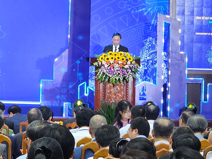 Phát biểu tại Hội nghị, Chủ tịch UBND tỉnh Quảng Nam Lê Trí Thanh nhấn mạnh, Quy hoạch tỉnh Quảng Nam thời kỳ 2021 - 2030, tầm nhìn đến năm 2050 thể hiện ý chí, khát vọng vươn lên của tỉnh Quảng Nam với mục tiêu đến năm 2030 phấn đấu trở thành tỉnh phát triển khá của cả nước.