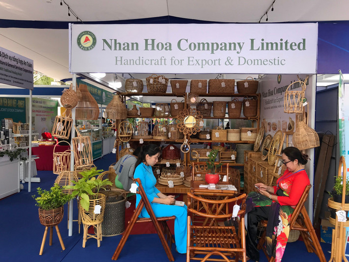Các sản phẩm thủ công làm từ nguyên liệu như mây, tre là mặt hàng xuất khẩu chủ lực của nhiều doanh nghiệp tới các thị trường Nhật, mỹ, EU.