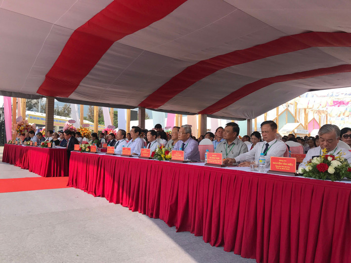 Lãnh đạo các Bộ, ngành Trung ương, lãnh đạo, nguyên lãnh đạo tỉnh, các tổ chức, doanh nghiệp quốc tế và trong nước cùng tham dự Hội chợ.