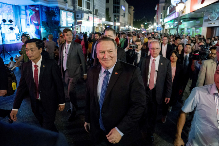 Nếu ông Kim Yong Chol được xem như là cánh tay phải của Chủ tịch Kim Jong-un, thì Ngoại trưởng Mỹ Mike Pompeo cũng được đánh giá là một trong những nhân vật hàng đầu của chính quyền Tổng thống Mỹ Donald Trump