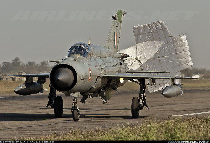 Được biết hiện tại Không quân Ấn Độ vẫn còn trong biên chế ít nhất 100 chiếc MiG-21 với nhiều biến thể khác nhau và số máy bay này sẽ hoạt động đến hết năm 2019. Đây cũng là dòng chiến đấu cơ có số lượng đông đảo nhất nhì trong biên chế Không quân Ấn Độ chỉ sau những chiếc Su-30MKI.