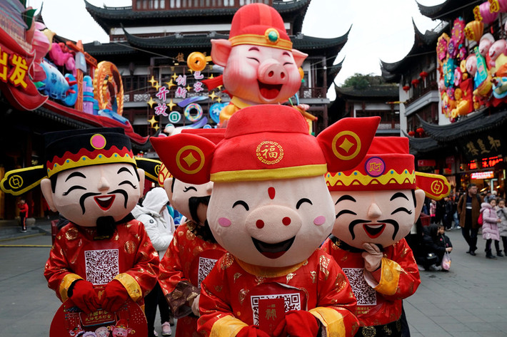 Không khí rộn ràng ở Dự Viên, Thượng Hải, trước thềm năm con lợn. Ảnh: Reuters.