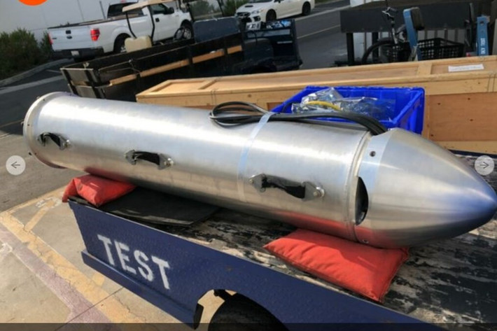 Hôm 7.7, ông Elon Musk nêu ý tưởng xây dựng "một tàu ngầm nhỏ, kích thước vừa với trẻ em, có thân tàu làm từ ống chuyển oxy lỏng của tên lửa Falcon" để giải cứu đội bóng Thái Lan. Tỷ phú Mỹ yêu cầu các kỹ sư SpaceX bắt đầu xây dựng tàu ngầm này và sẵn sàng đưa vào hoạt động cuối ngày 7.7.