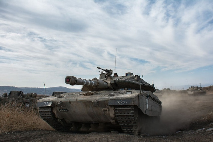 Merkava Mk IV là biến thể mạnh nhất và mới nhất trong gia đình tăng Merkava Mk nổi tiếng. Thậm chí chiếc xe tăng này còn được phong là "Vua tăng" trong bảng xếp hạng bởi sức mạnh công thủ toàn diện của nó. Ảnh: Military-Today.