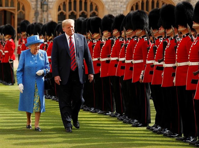 Tổng thống Trump diện kiến Nữ hoàng Anh.
