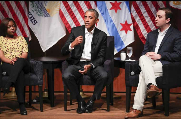Hình ảnh ông Barack Obama trong buổi tọa đàm với các thủ lĩnh sinh viên trẻ tại Đại học Chicago ngày 24/4/2017.
