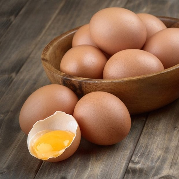 Trứng nâu có hàm lượng omega-3 (một loại axit béo tốt cho sức khỏe) cao hơn trứng trắng. Tuy nhiên, chênh lệch này rất nhỏ và bạn cần ăn hàng nghìn quả trứng mới thấy tác dụng.