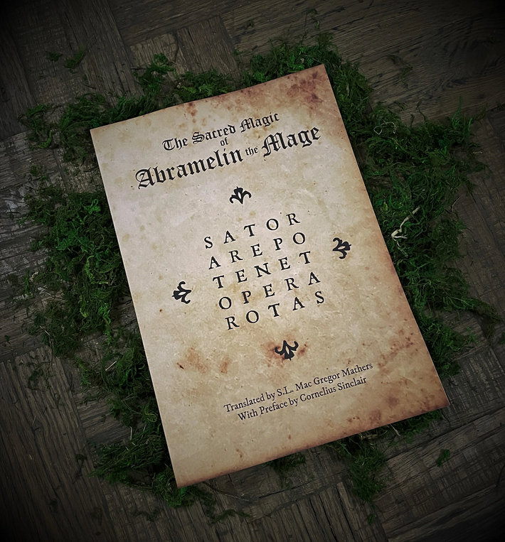 1. Cuốn sách của Pháp sư Abramelin: Viết dưới dạng tiểu thuyết hoặc tự truyện bởi Abraham, một người Đức gốc Do Thái thế kỷ 14-15. Cuốn sách nói về truyền đạt kiến thức ma thuật Kabbalistic của Abraham và câu chuyện ông học từ pháp sư Abramelin tại Ai Cập. Nổi bật là "Lễ Abramelin" phức tạp để giao tiếp với thiên thần và quỷ.