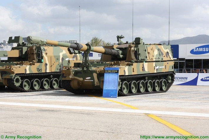 K9 Thunder là loại pháo tự hành sử dụng cỡ nòng 155mm do Hàn Quốc chế tạo và sản xuất. Khẩu pháo này bắt đầu được Hàn quốc sản xuất hàng loạt từ năm 1999 tới nay. Nguồn ảnh: QQ.