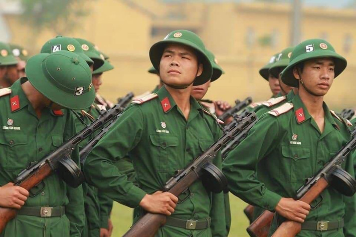 Trong biên chế của quân đội Việt Nam hiện tại, thi thoảng vẫn bắt gặp những khẩu súng tiểu liên PPSh-41 với tuổi đời đã gần 80 năm xuất hiện. Nguồn ảnh: Oval.