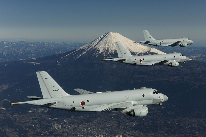 Kawasaki P-1 được trang bị tổng cộng 8 giá treo vũ khí cho phép nó mang tới... 9 tấn vũ khí, trong đó bao gồm nhiều loại tên lửa chống hạm, bom, bom chìm hoặc mồi như tàu ngầm. Nguồn ảnh: Sina.