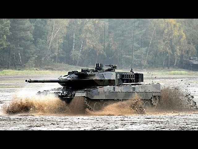 Hiện tại, trên thế giới đang có khoảng 13 quốc gia sử dụng loại xe tăng Leopard 2 của Đức, tổng cộng đã có khoảng 3200 xe tăng Leopard 2 các phiên bản từng được lắp ráp.