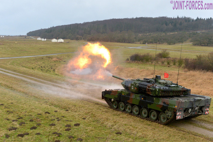 Việc nhận được xác xe tăng Leopard 2, hứa hẹn sẽ giúp quân đội Ukraine thay đổi cách đánh trên chiến trường, có khả năng tiến hành phản kích quy mô lớn, với xe tăng chủ lực hiện đại yểm trợ bộ binh.