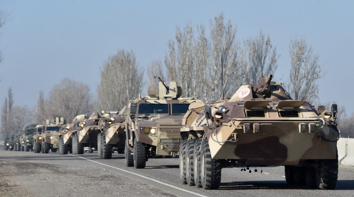 Hỏa lực pháo kéo của Kyrgyzstan cũng áp đảo, với 276 khẩu pháo kéo các loại - so với chỉ 10 khẩu trong kho vũ khí của Tajikistan. Tuy nhiên, hỏa lực pháo phản lực của Tajikistan lại nhiều gấp ba lần so với Kyrgyzstan.