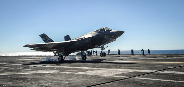 F-35C cùng với F/A-18E/F Super Hornet sẽ tạo thành cặp đôi tiêm kích hạm mạnh nhất thế giới của Hải quân Mỹ.