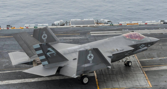 F-35C là phiên bản tiêm kích tàng hình chuyên hoạt động trên các tàu sân bay của Mỹ. Chúng dự định sẽ thay thế hoạt động của tiêm kích hạm F/A-18C/D Hornet trên các tàu sân bay hạt nhân.