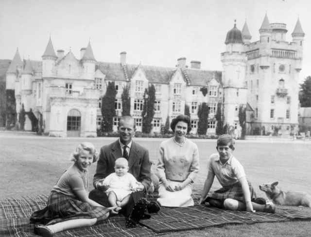 Lâu đài được Scotland xếp hạng toà nhà mang tính lịch sử, chi phí vận hành và bảo dưỡng hàng năm tốn khoảng 3 triệu Bảng.