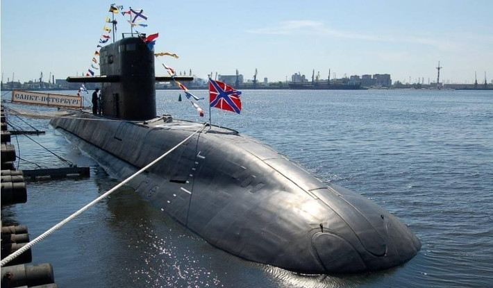 Tàu ngầm Kronstadt - chiếc thứ hai thuộc lớp Lada đã bắt đầu chạy thử nghiệm trên biển vào giữa tháng 12/2021, USC thông báo đã hoàn thành giai đoạn kiểm tra đầu tiên và cho kết quả tích cực.