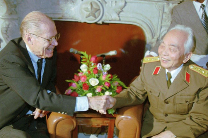 Trong cuộc gặp đầu tiên với đối thủ người Mỹ, cựu Bộ trưởng Quốc phòng Mỹ McNamara năm 1995, tướng Giáp cũng có rất nhiều câu nói rất đáng nhớ như: "Mỹ xâm lược Việt Nam là sai lầm. Mỹ không hiểu Việt Nam", "Chúng tôi biết là chúng tôi sẽ thắng ngay từ ngày đầu tiên”, hay "Từ lo sợ không có trong tư duy quân sự của chúng tôi".