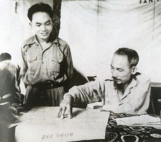 Năm 1950, trước khi mở chiến dịch Biên giới, Võ Nguyên Giáp, khi đó đã mang quân hàm Đại tướng, đã cân nhắc việc có chọn đột phá khẩu là thị xã Cao Bằng hay không. Ông viết trong hồi ký: "Trong tư tưởng của tôi từ trước, điểm đột phá trên chiến trường này phải là Đông Khê".