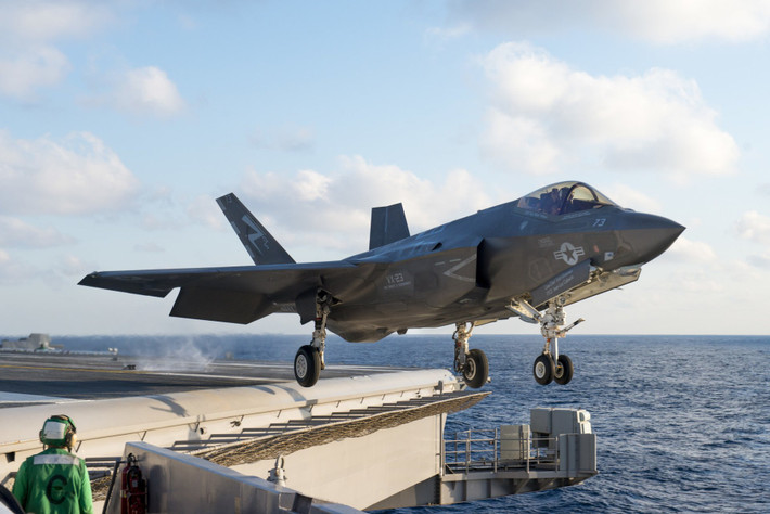 Thậm chí, nhiều nguồn tin còn cho rằng tới năm 2021, F-35 vẫn còn tới 871 lỗi và quá trình khắc phục có thể tốn tới hàng chục năm. Rõ ràng, đây là số lỗi không thể chấp nhận được với một chương trình chế tạo chiến đấu cơ tiêu tốn tới hàng nghìn tỷ USD.