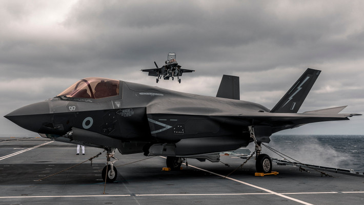 Hiện tại, chiến đấu cơ F-35 vẫn là một trong những loại máy bay hiện đại và... nhiều lỗi nhất thế giới. Ước tính, ở thời điểm hiện tại các phiên bản F-35 có khoảng từ 200 tới 350 lỗi.
