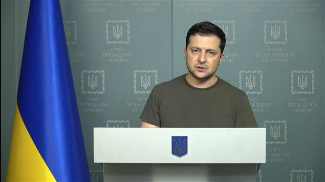 Trong khi đó, Tổng thống Ukraine tuyên bố việc khôi phục hòa đàm với Nga chỉ có thể thực hiện nếu quân đội Nga rút khỏi "các vùng lãnh thổ chiếm đóng" của Ukraine.