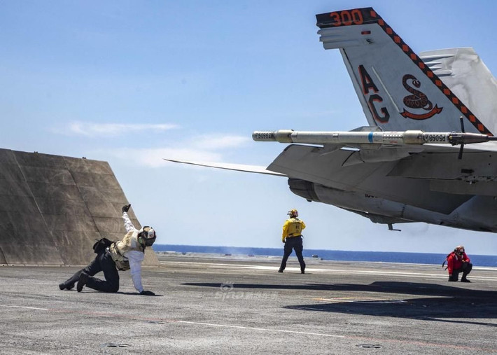 Kể từ năm 2019, các tiêm kích F-18 sẽ bắt đầu quá trình "nghỉ hưu" của mình, nhường chỗ cho các chiến đấu cơ F-35 thế hệ năm hiện đại hơn của Mỹ.
