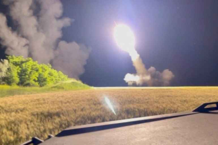 Về phía Nga, có nhiều cách để đối phó với HIMARS, một trong những cách phổ biến, không phải là đấu pháo mà sử dụng tên lửa hành trình.