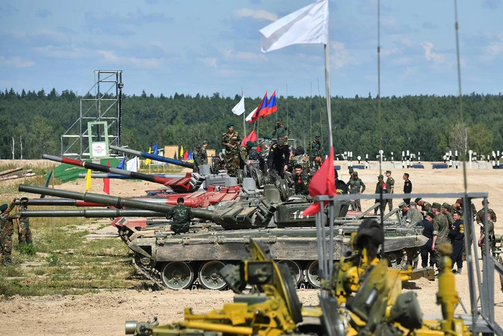 Như thường lệ, năm nay các đội tuyển tham dự Tank Biathlon 2022 sẽ tiếp tục được nước chủ nhà cho mượn xe tăng chủ lực T-72B3. Ngoài trừ Trung Quốc - quốc gia này vẫn tự mang theo xe tăng Type 96B do nước này tự sản xuất tới thi đấu.