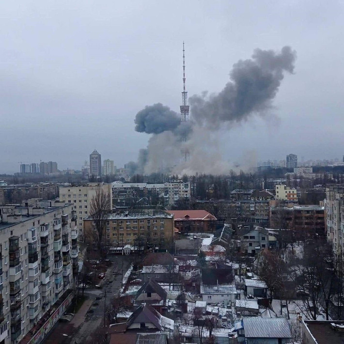 Phương Tây ước tính Nga đưa khoảng 30.000 tới 60.000 quân tới Ukraine tham chiến, nhiều tài liệu cho thấy con số này có thể lên tới 200.000, tuy nhiên trong những ngày vừa qua, bước tiến của quân Nga có vẻ khá chậm chạp.