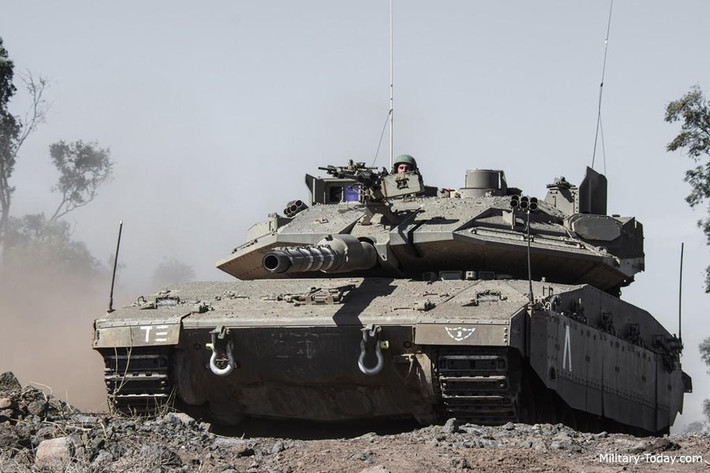 Xe tăng Israel (ví dụ như Merkava IV) được đánh giá cao về tính năng kỹ chiến thuật nhưng lại khá nặng nề và đắt tiền, dẫn tới việc chưa được ưa chuộng. Chính vì vậy Tel Aviv đã có bước đi mới đó là tập trung vào phân khúc chiến xa hạng nhẹ.