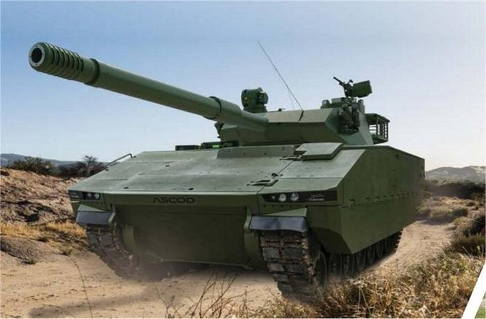 Vũ khí phụ của xe tăng Sabrah là súng máy FN MAG 7,62 x 51 mm NATO được sử dụng khi cận chiến và chống lại bộ binh địch. Tháp pháo của xe tăng dành cho hai người, ngoài pháo 105 mm, nó còn tích hợp bộ phận nạp đạn tự động.