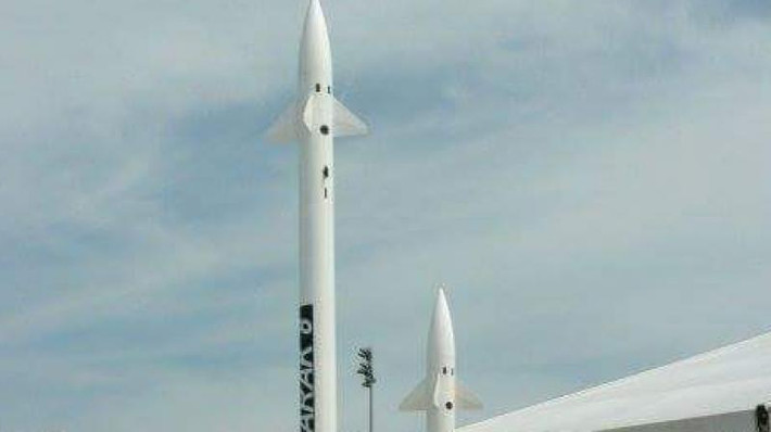 Điểm độc đáo của loại vũ khí này, đó là động cơ của tên lửa Barak 8 là sự kết hợp giữa động cơ tên lửa và hệ thống vector lực đẩy, cho phép chúng có quỹ đạo bay cực kỳ cơ động ở dải tốc độ cao.