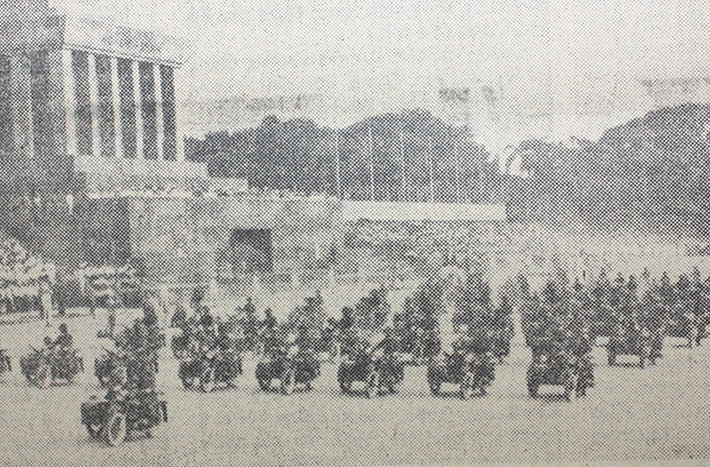 Lực lượng công an vũ trang tham gia duyệt binh bằng mô-tô 3 bánh hùng hậu.