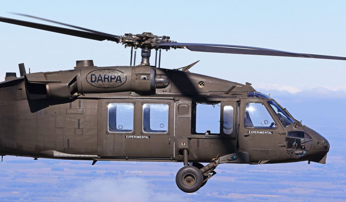 Được thiết kế như một trực thăng đa dụng, Black Hawk không những có thể làm nhiệm vụ vận tải, mà còn có thể tham gia yểm trợ mặt đất, hoặc thậm chí làm nhiệm vụ chống ngầm.