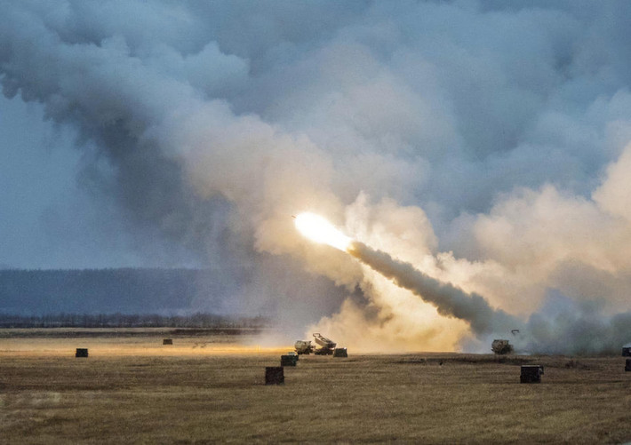 Trước đó hồi cuối tháng 7 vừa rồi, Bộ trưởng Quốc phòng Ukraine đã tuyên bố, trong gói viện trợ trị giá 270 triệu USD mới nhất của Mỹ tới quốc gia này, có một loại tên lửa chống bức xạ. Rất có thể, đây là một loại vũ khí hoàn toàn mới chưa từng được công bố trước đây, và gần như chắc chắn rằng nó không phải phiên bản phóng từ mặt đất của AGM-88 HARM.
