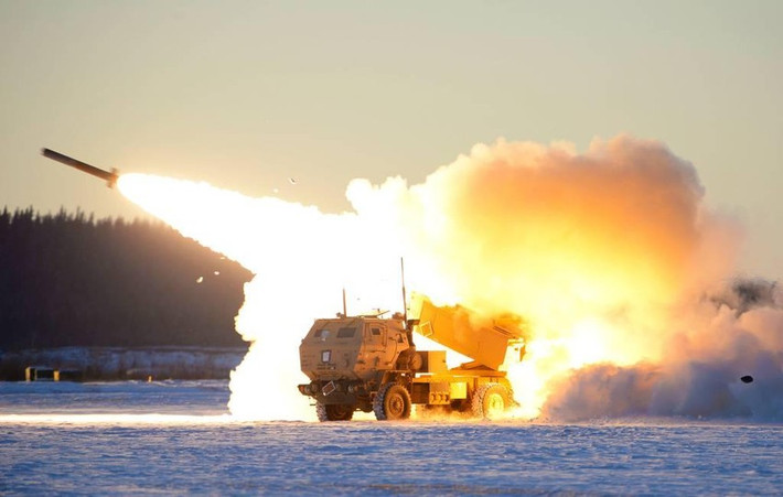Khi mà Không quân Ukraine không có máy bay tương thích với AGM-88 HARM, thì cơ may duy nhất của Kiev, đó là các tên lửa chống bức xạ này, được phóng đi từ mặt đất - qua các tổ hợp HIMARS.