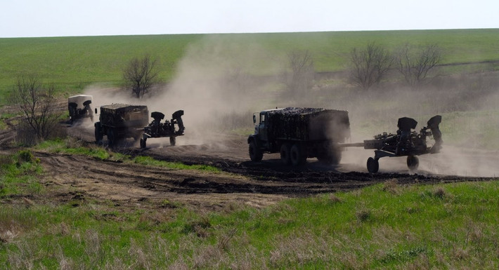 Bắt đầu từ tháng 5 vừa rồi, dàn pháo kéo M777 đã bắt đầu được Ukraine đưa ra trận.