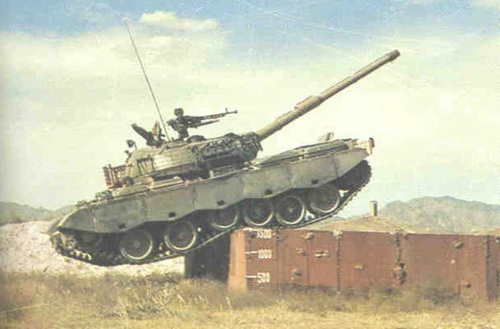 Trên cơ sở Type 80, Trung Quốc còn phát triển một loạt tăng thế hệ mới được định danh lần lượt là Type 85 và Type 88. Mẫu tăng Type 85 xuất hiện năm 1988 cơ bản dùng khung thân Type 80, tháp pháo chế tạo với giáp composite, nâng cấp hệ thống điều khiển hỏa lực, dùng pháo rãnh xoắn 105mm hoặc nòng trơn 125mm cùng hệ thống nạp đạn tự động từ đời Type 85-IIA.