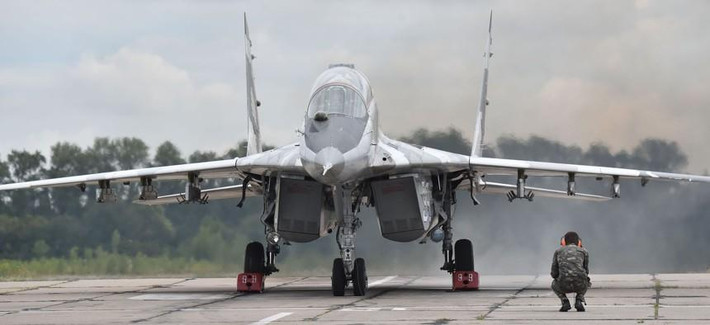 Khi có máy bay AWACS, các tiêm kích MiG-29 và Su-27 đời đầu của họ không còn bị lép vế khi phải đối đầu Su-35 hay Su-30SM hiện đại của Nga, vốn được trang bị radar điều khiển hỏa lực có tầm phát hiện mục tiêu xa hơn rất nhiều.